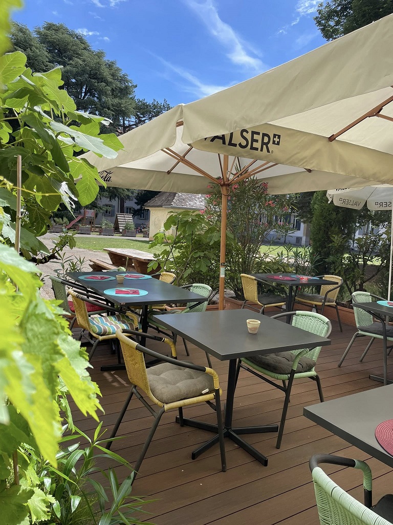 La terrasse et l’intérieur de Cactus